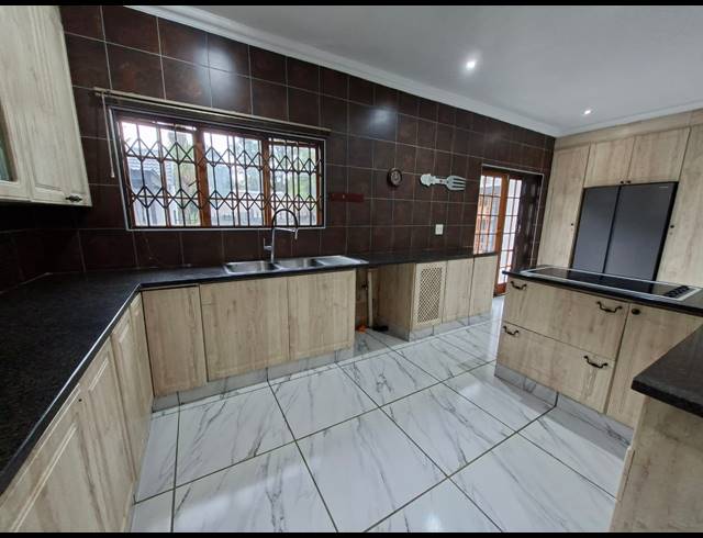 4 BEDROOM HOUSE FOR SALE IN HENLEY ON KLIP